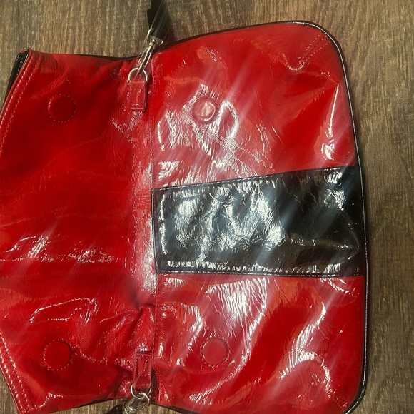 Baci used once for wedding patent Vegan leather Red and Black Shoulder Bag - Picture 6 of 13